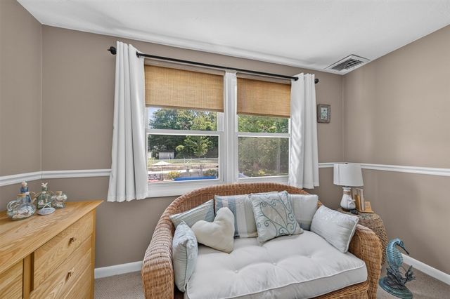 6 Topaz Ln, Dartmouth, MA 02747