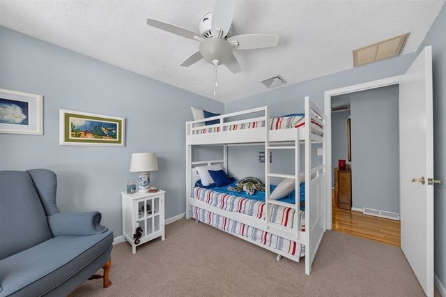 6 Topaz Ln, Dartmouth, MA 02747