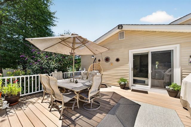 6 Topaz Ln, Dartmouth, MA 02747
