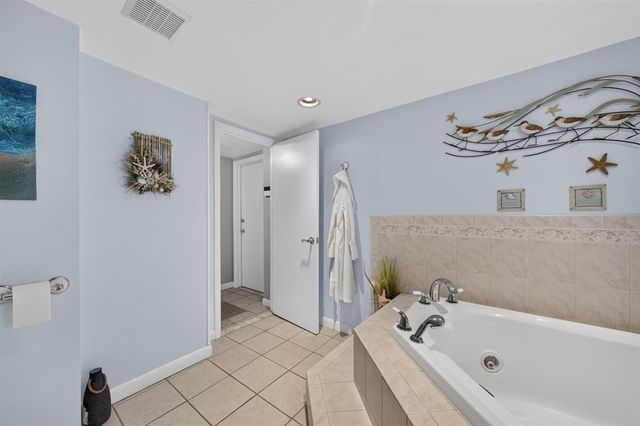 6 Topaz Ln, Dartmouth, MA 02747