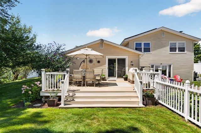 6 Topaz Ln, Dartmouth, MA 02747