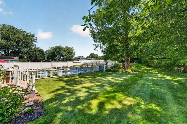 6 Topaz Ln, Dartmouth, MA 02747
