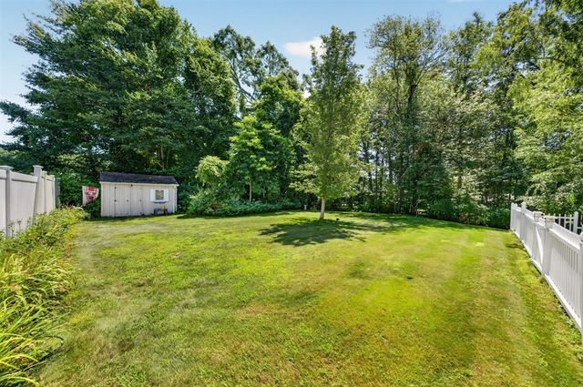 6 Topaz Ln, Dartmouth, MA 02747