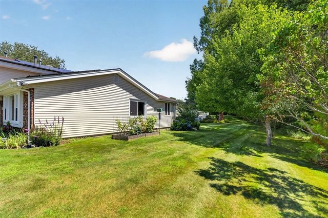 6 Topaz Ln, Dartmouth, MA 02747