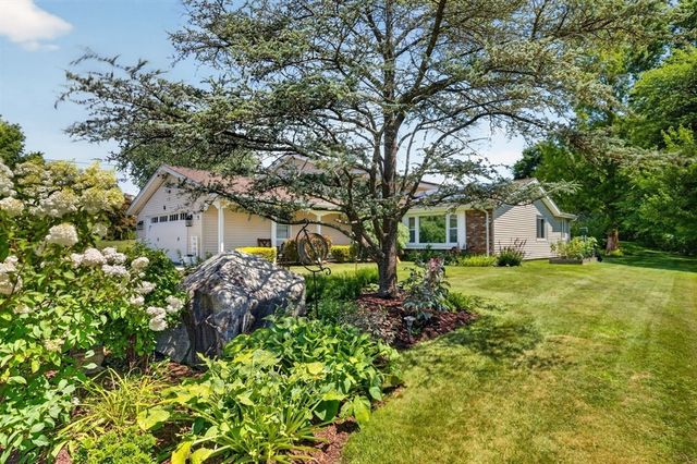 6 Topaz Ln, Dartmouth, MA 02747