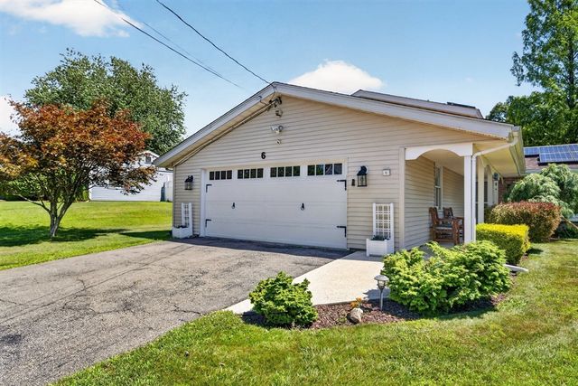 6 Topaz Ln, Dartmouth, MA 02747