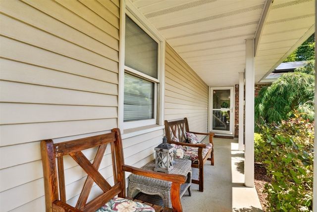 6 Topaz Ln, Dartmouth, MA 02747
