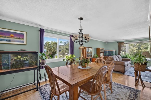 6 Topaz Ln, Dartmouth, MA 02747