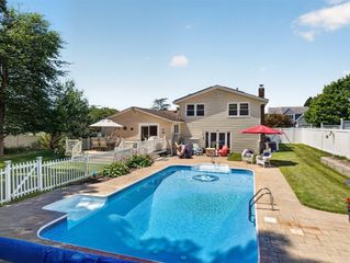 6 Topaz Ln, Dartmouth, MA 02747