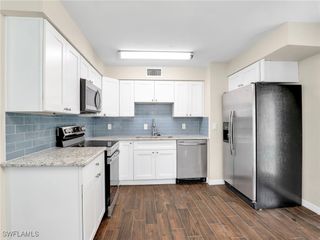 3 Knights Bridge RD A2, Naples, FL 34112