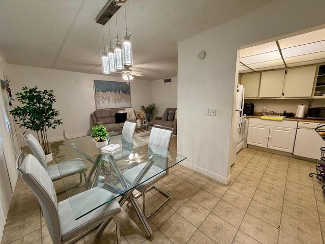 2000 Springdale Boulevard 102, Palm Springs, FL 33461