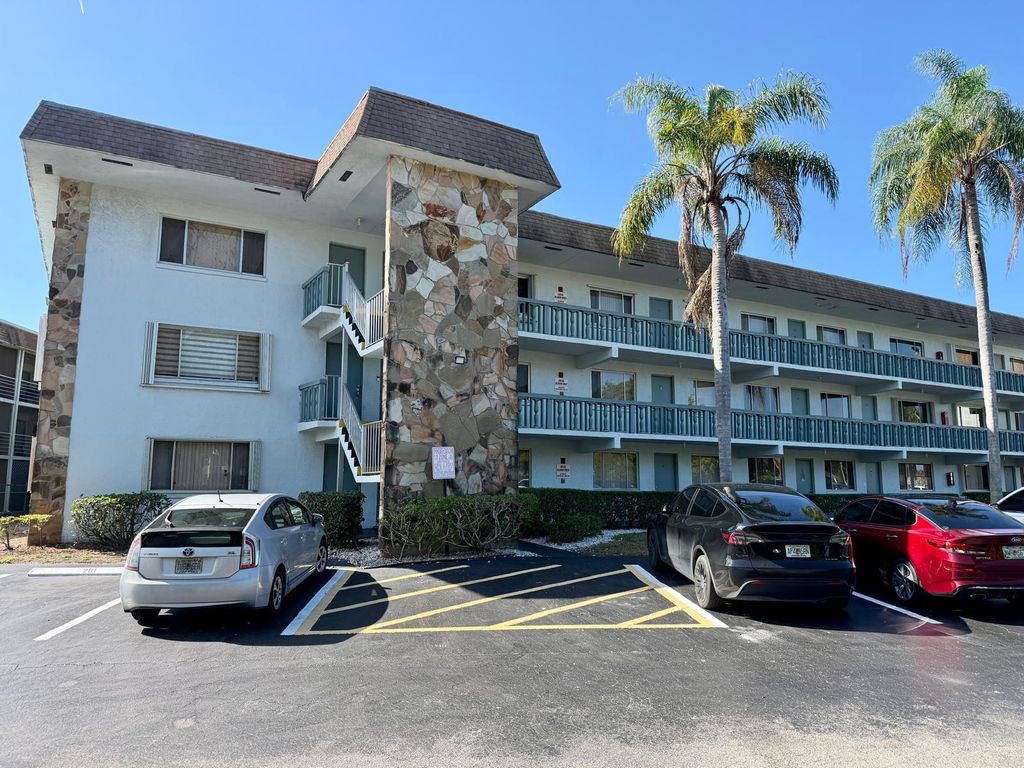 2000 Springdale Boulevard 102, Palm Springs, FL 33461