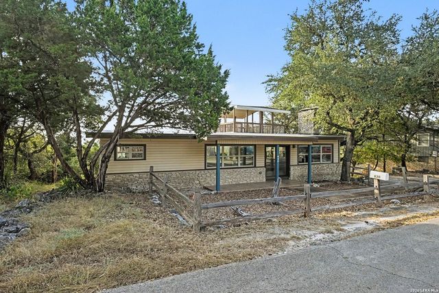 820 Hill Top Dr, Canyon Lake, TX 78133