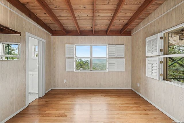 820 Hill Top Dr, Canyon Lake, TX 78133