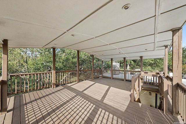 820 Hill Top Dr, Canyon Lake, TX 78133