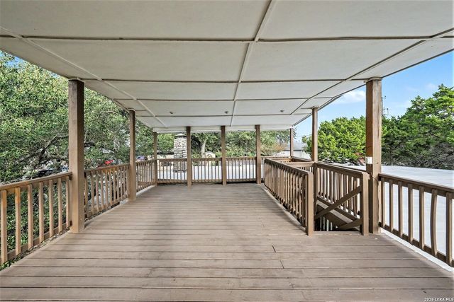 820 Hill Top Dr, Canyon Lake, TX 78133