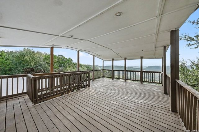 820 Hill Top Dr, Canyon Lake, TX 78133
