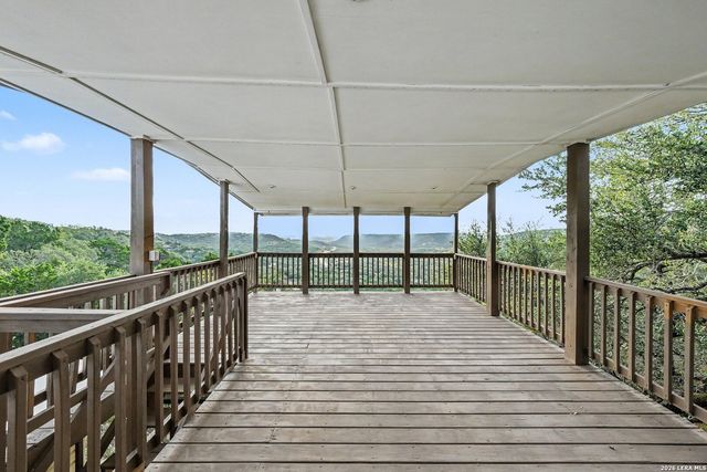 820 Hill Top Dr, Canyon Lake, TX 78133