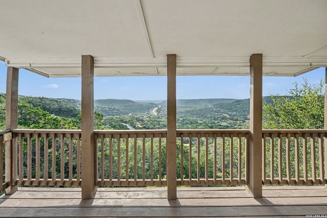 820 Hill Top Dr, Canyon Lake, TX 78133