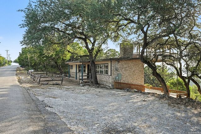 820 Hill Top Dr, Canyon Lake, TX 78133