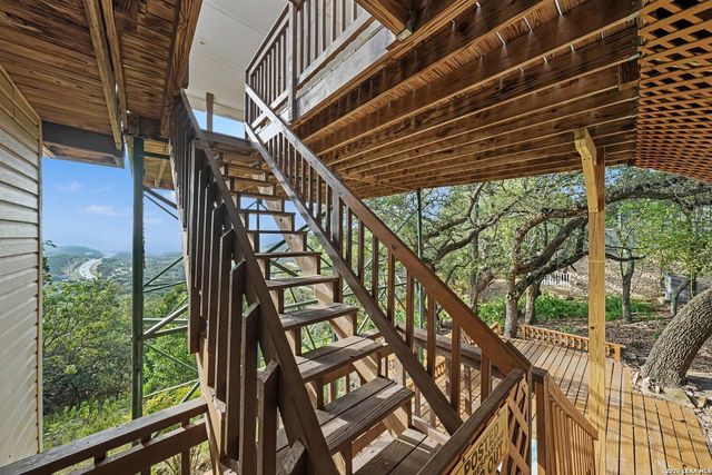 820 Hill Top Dr, Canyon Lake, TX 78133