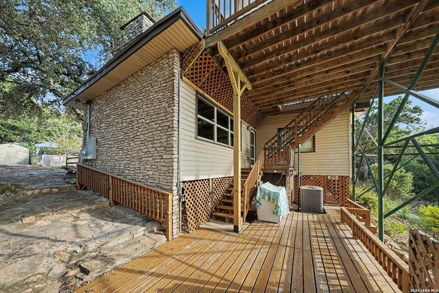 820 Hill Top Dr, Canyon Lake, TX 78133