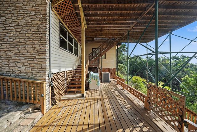 820 Hill Top Dr, Canyon Lake, TX 78133