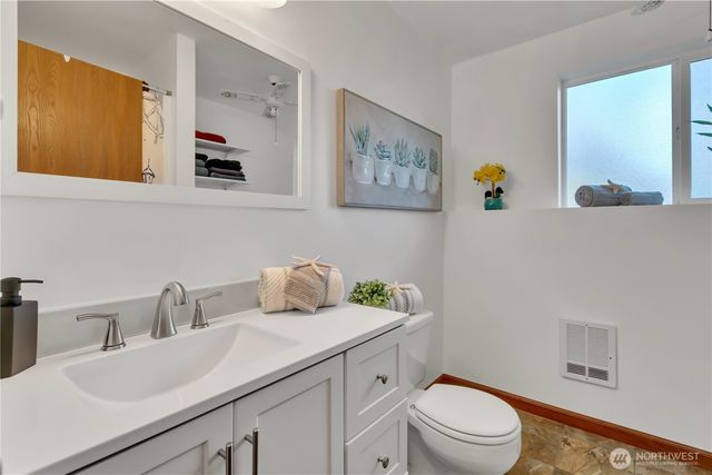 2025 NW Mulholland Boulevard, Poulsbo, WA 98370