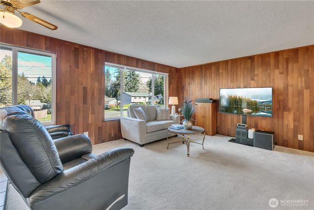 2025 NW Mulholland Boulevard, Poulsbo, WA 98370