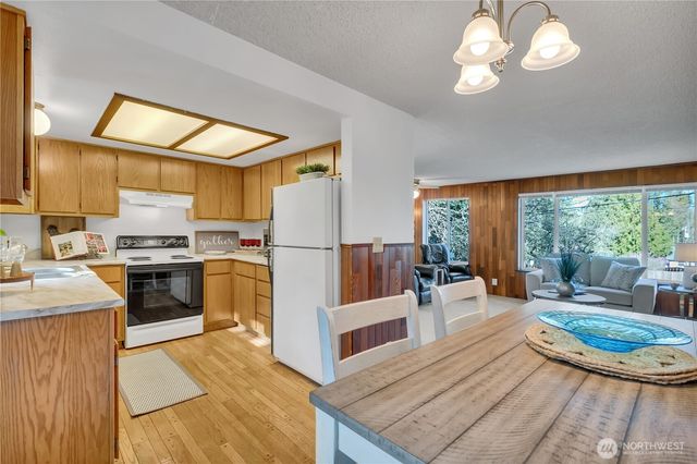 2025 NW Mulholland Boulevard, Poulsbo, WA 98370