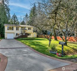 2025 NW Mulholland Boulevard, Poulsbo, WA 98370