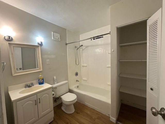 67 Milliken APT 21B, Franklin, MA 02038
