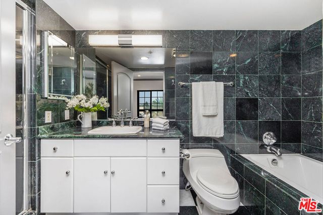 851 N San Vicente Boulevard 304, West Hollywood, CA 90069