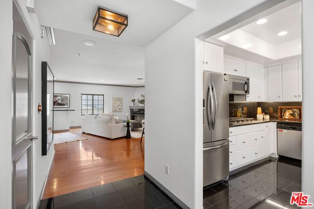 851 N San Vicente Boulevard 304, West Hollywood, CA 90069