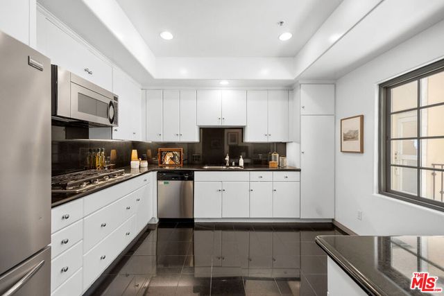 851 N San Vicente Boulevard 304, West Hollywood, CA 90069