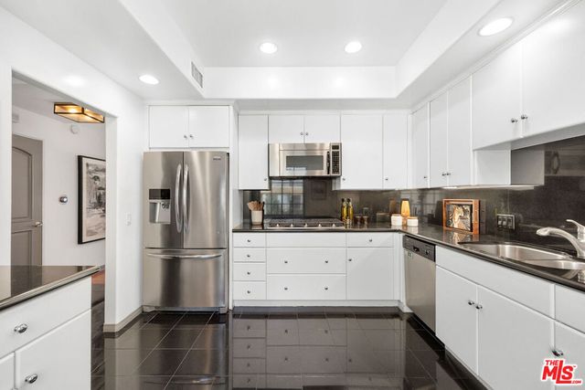 851 N San Vicente Boulevard 304, West Hollywood, CA 90069