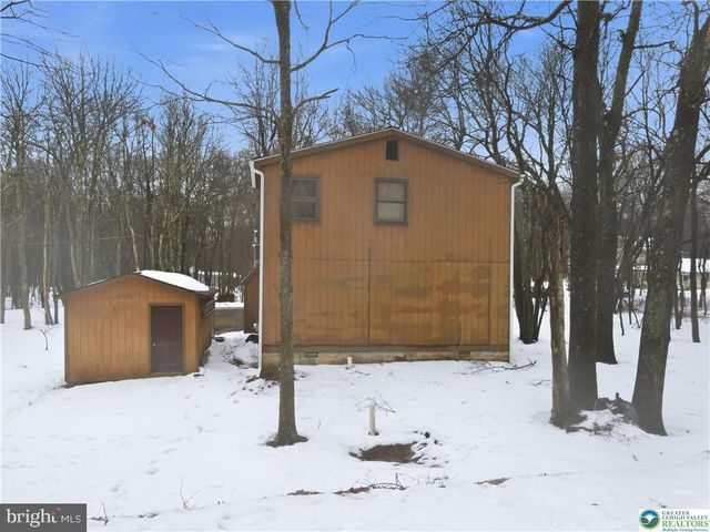 8 RUNNING BEAR LN, Albrightsville, PA 18210