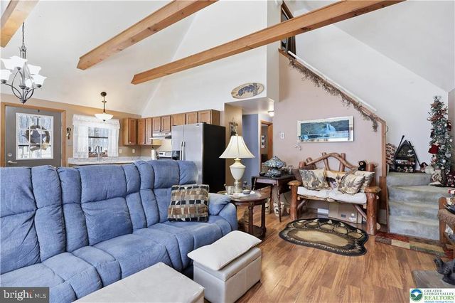 8 RUNNING BEAR LN, Albrightsville, PA 18210