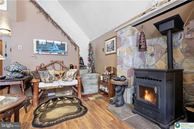 8 RUNNING BEAR LN, Albrightsville, PA 18210