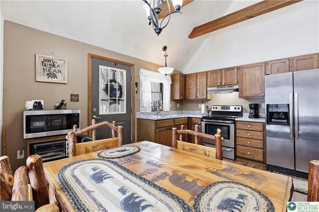 8 RUNNING BEAR LN, Albrightsville, PA 18210