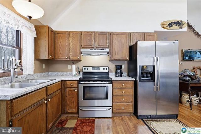 8 RUNNING BEAR LN, Albrightsville, PA 18210