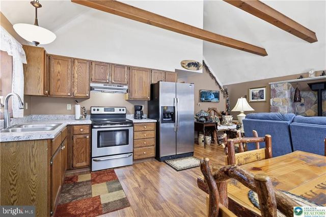 8 RUNNING BEAR LN, Albrightsville, PA 18210