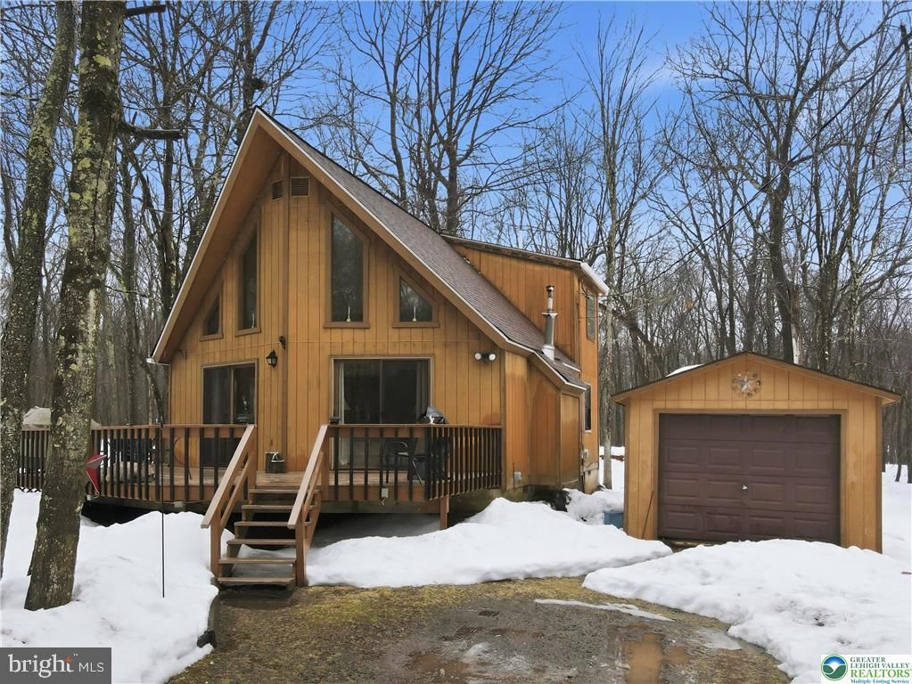 8 RUNNING BEAR LN, Albrightsville, PA 18210