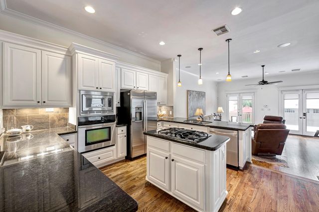 125 E 22nd Street, Houston, TX 77008