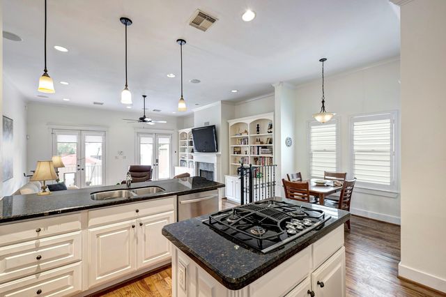 125 E 22nd Street, Houston, TX 77008