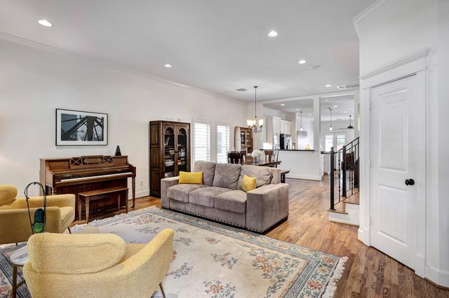 125 E 22nd Street, Houston, TX 77008