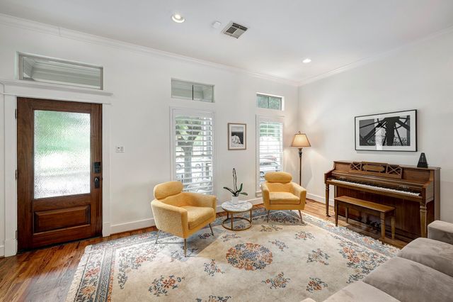 125 E 22nd Street, Houston, TX 77008