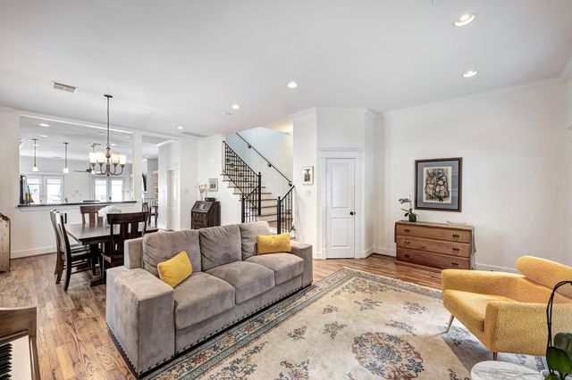 125 E 22nd Street, Houston, TX 77008