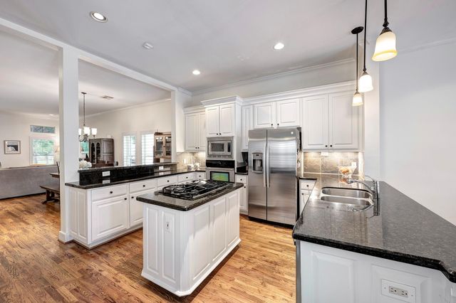 125 E 22nd Street, Houston, TX 77008