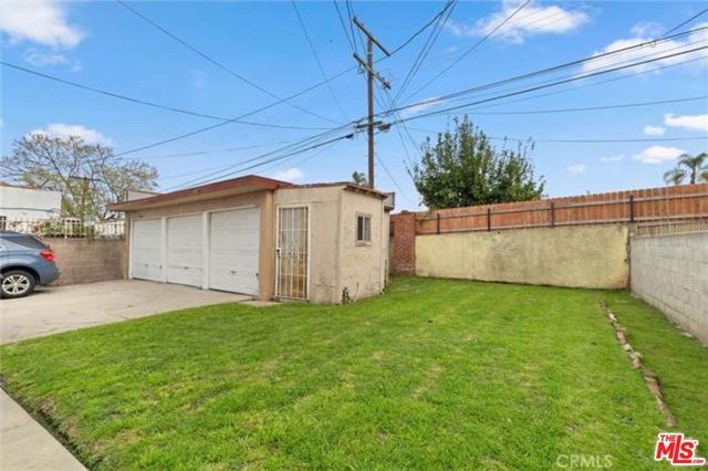 6822 S Van Ness, Los Angeles, CA 90047